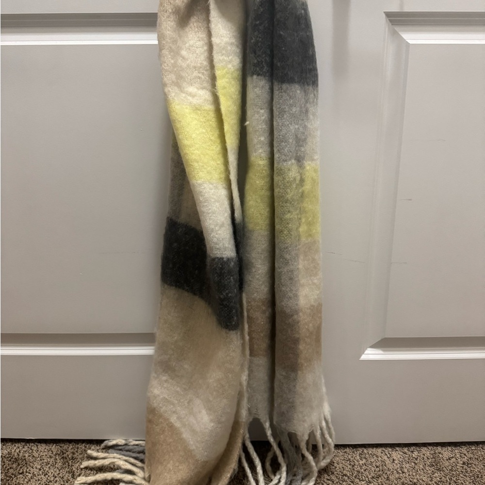 American Eagle Scarf. New with tags. OBO